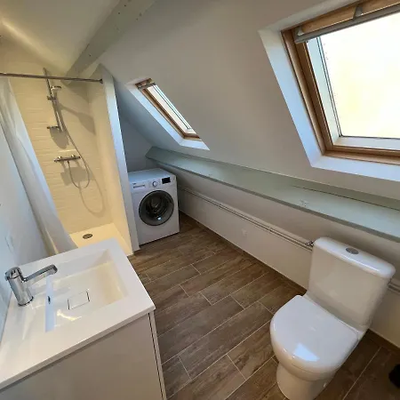 Maison Idealement Situee Avec Parking Gratuit Apartment